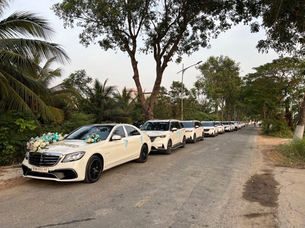 thuê xe carnival hoa cưới