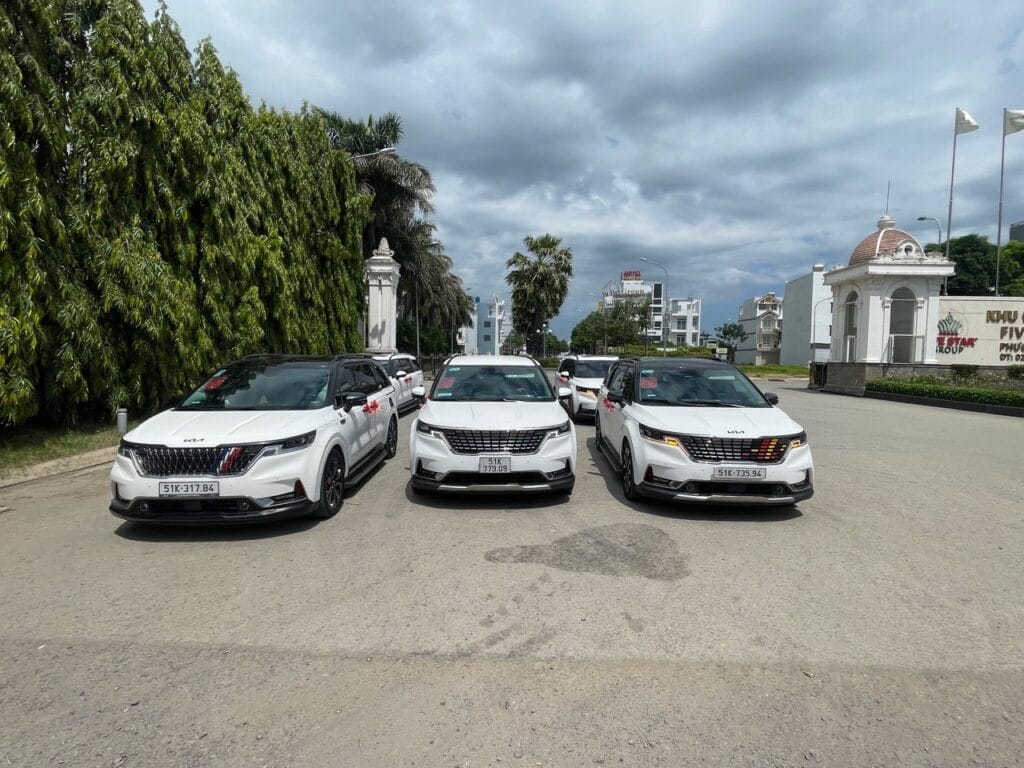 thuê xe carnival đi công tác