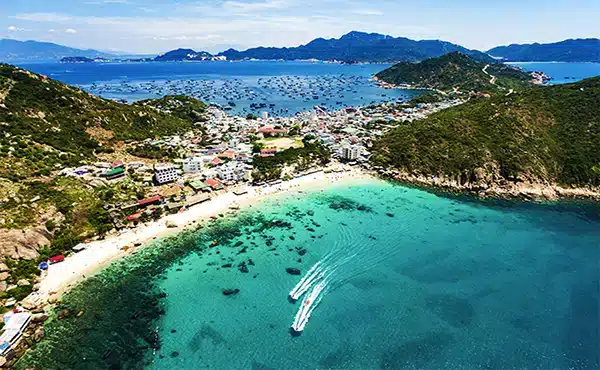 thuê xe carnival đi cam ranh