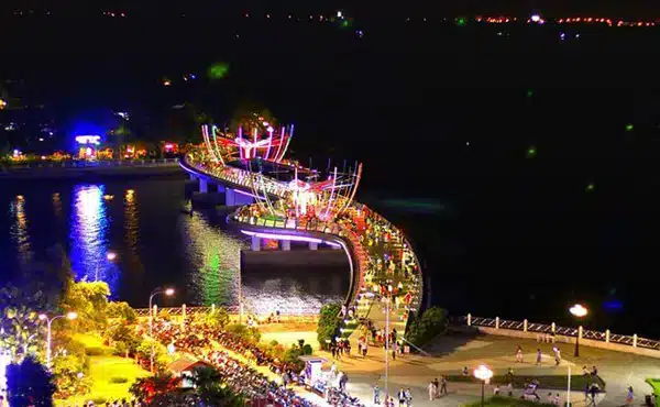 thuê xe carnival đi cần thơ