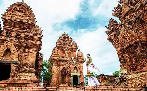 thuê xe carnival đi ninh thuận