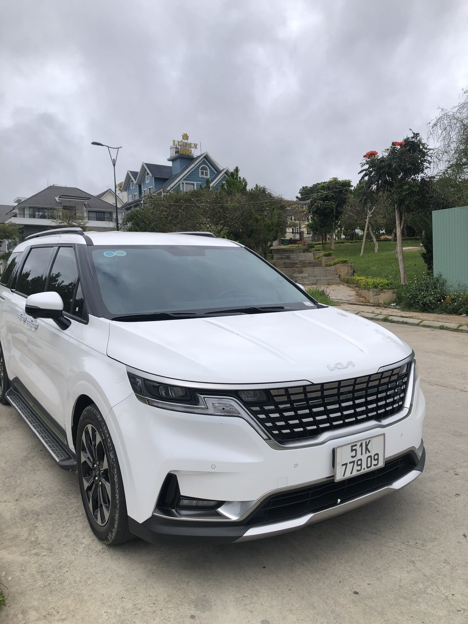 thuê xe carnival đưa đón sân bay