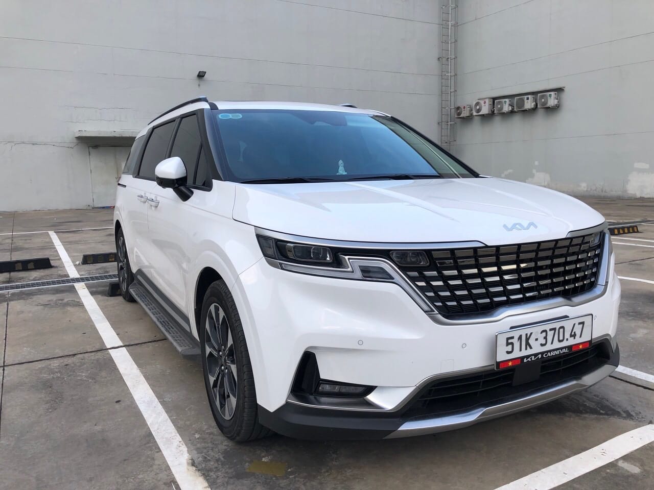 dịch vụ thuê xe carnival 8 chỗ có tài xế