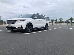 thuê xe carnival đưa đón sân bay