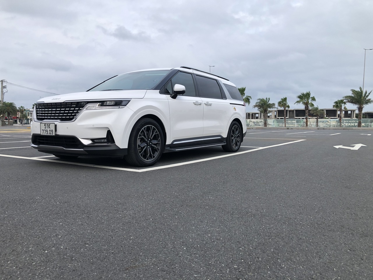 thuê xe carnival đưa đón sân bay